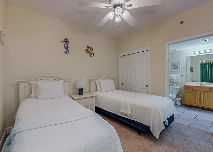 Holiday home Crystal Shores West 607